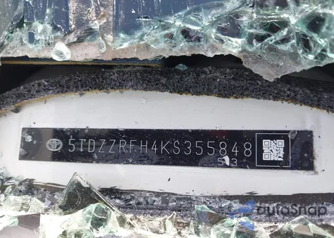 2019 Toyota Highlander Le z USA, uszkodzony, nr VIN 5TDZZRFH4KS355848